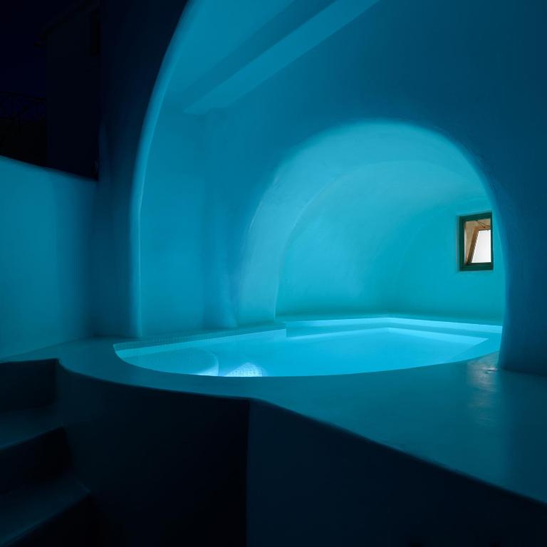 Lotus Cave Villa room 2