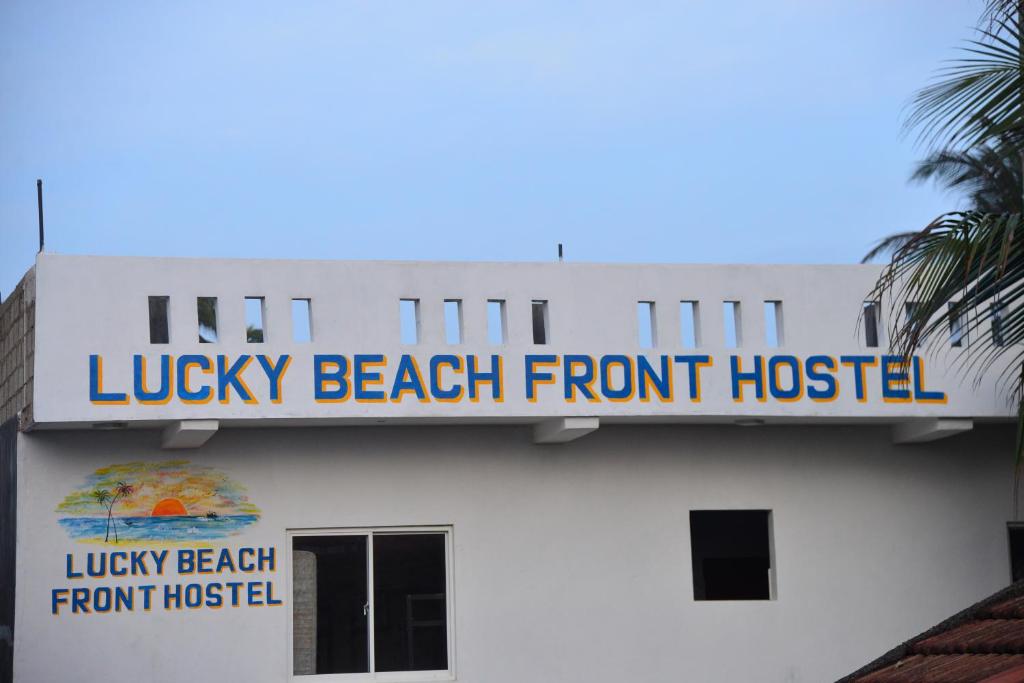 Lucky Beachfront Hostel room 6