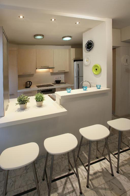 Makenzie Suite room 4