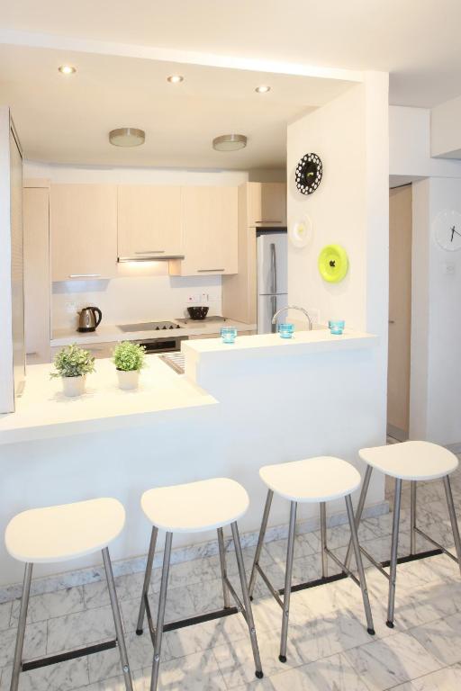 Makenzie Suite room 5