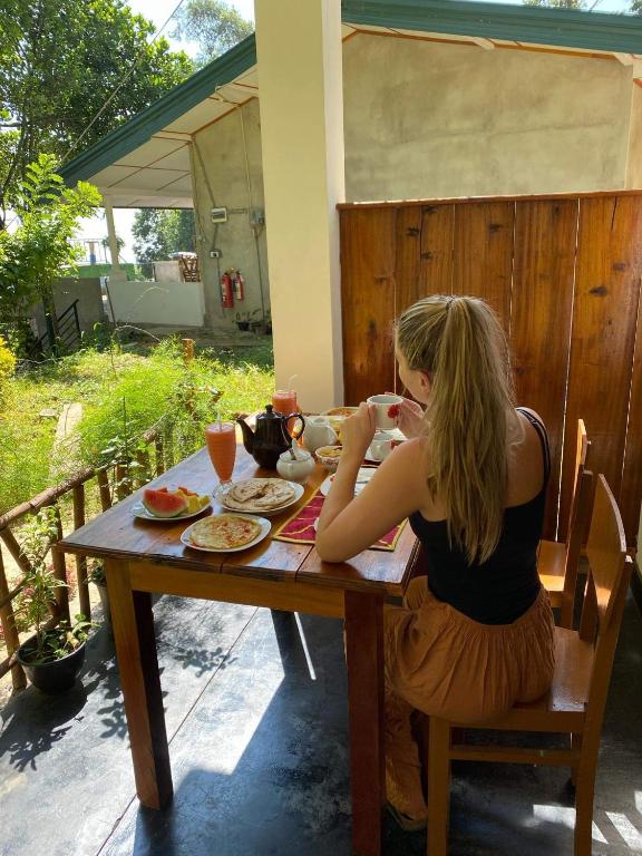 Mango Shadow Inn Ella room 2