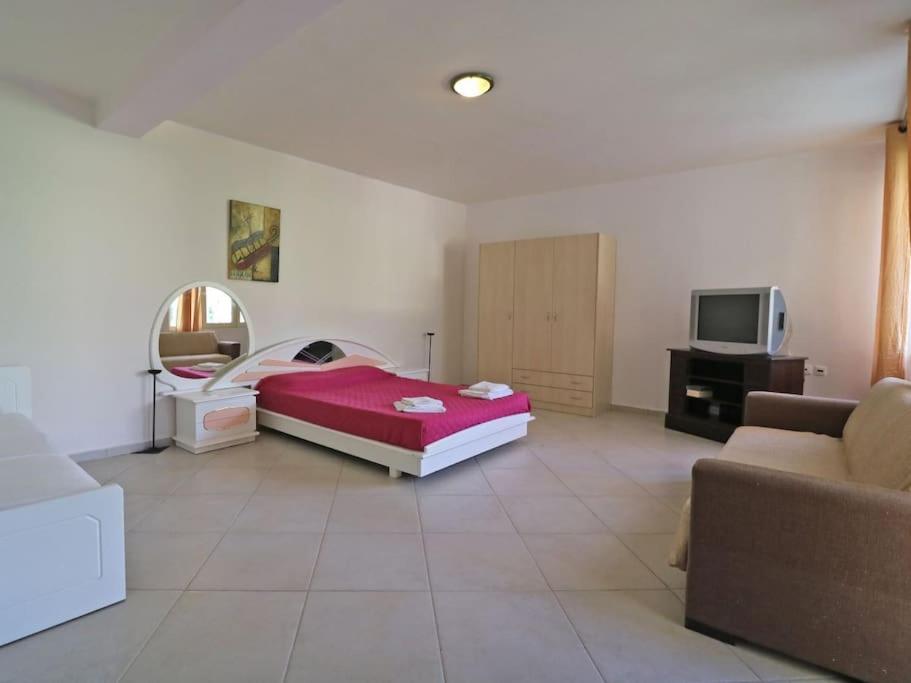 Marilena Apartments room 6