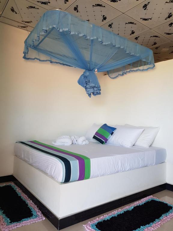 Maxlanka Beach Villa room 6