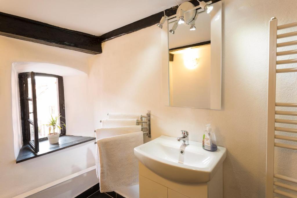 Medieval Central Apartment room 6