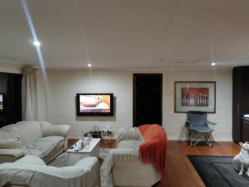 Milkwood Cottage room 3