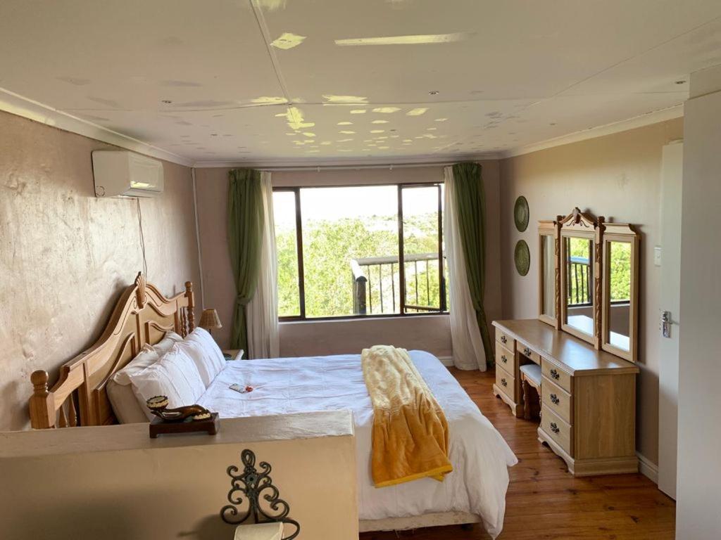 Milkwood Cottage room 6