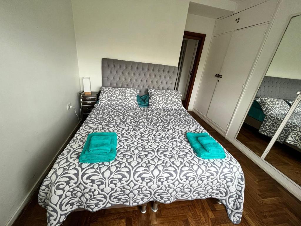 Mira Bosques room 6