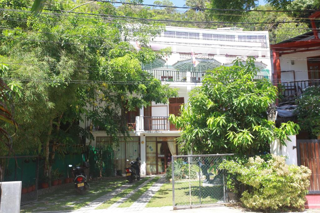 Mirissa Beach Inn room 2