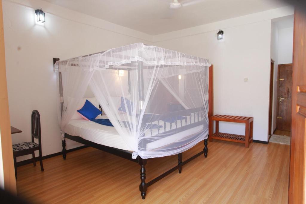 Mirissa Beach Inn room 3