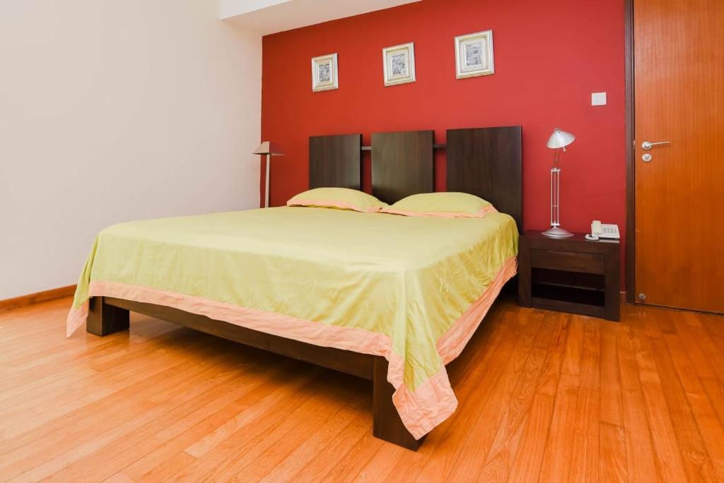 Monarch Apartments room 2