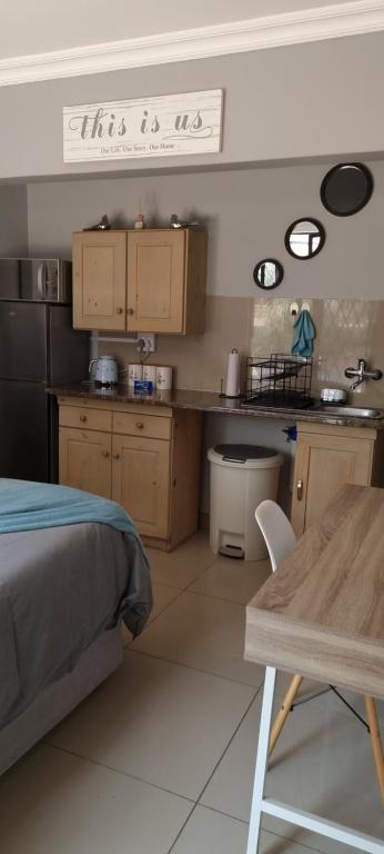 Moore Guest House room 6