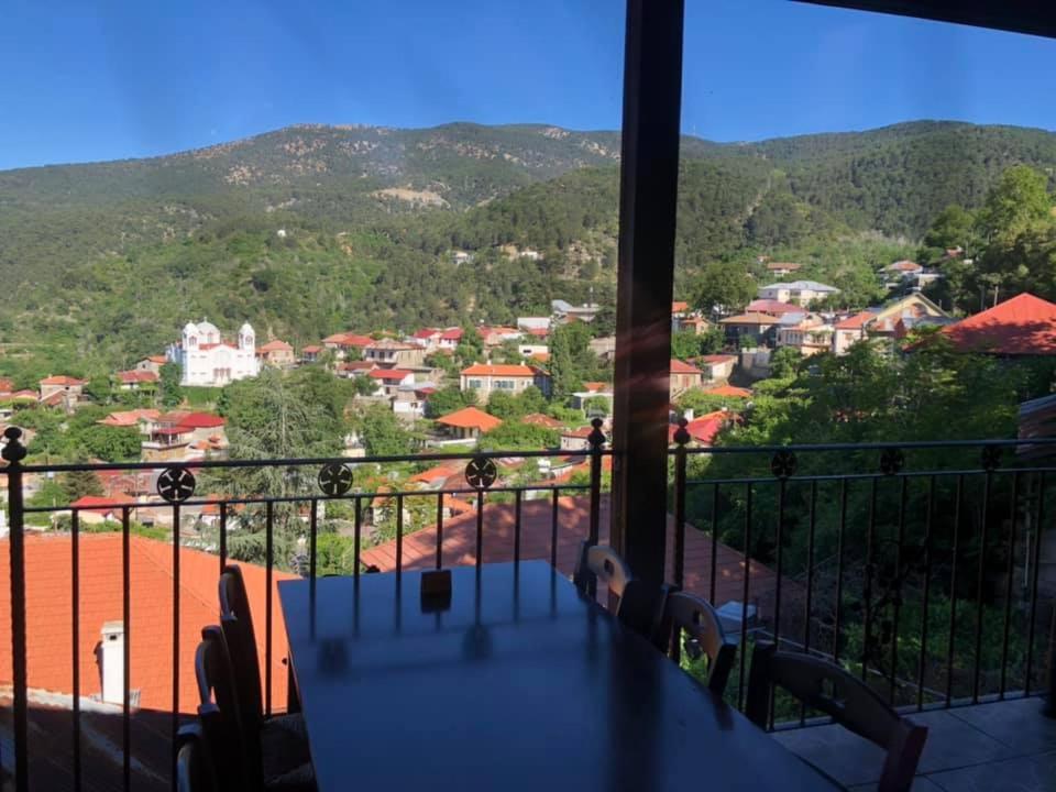 Mountain Rose Hotel room 3