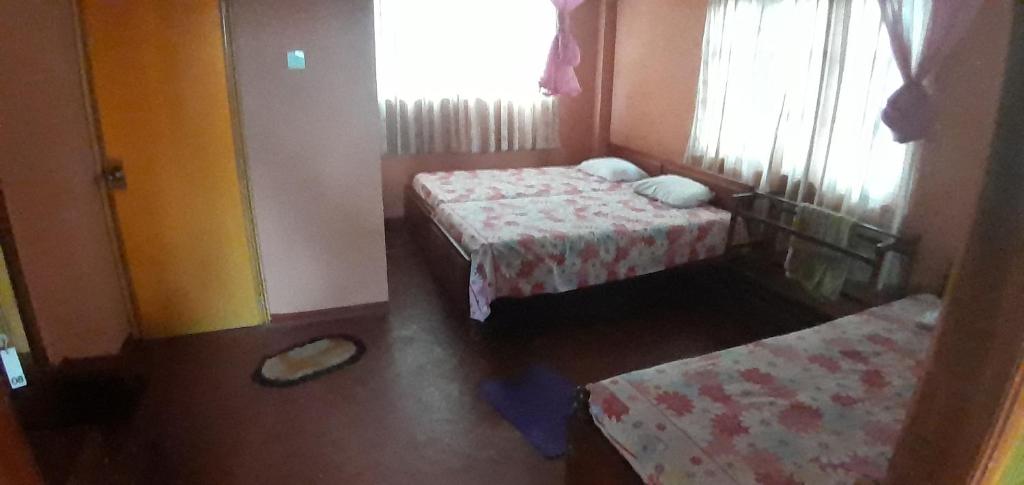 Nadeeka Hotel room 5