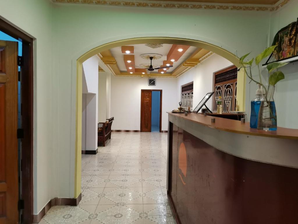 Nallur Holidays Inn room 2