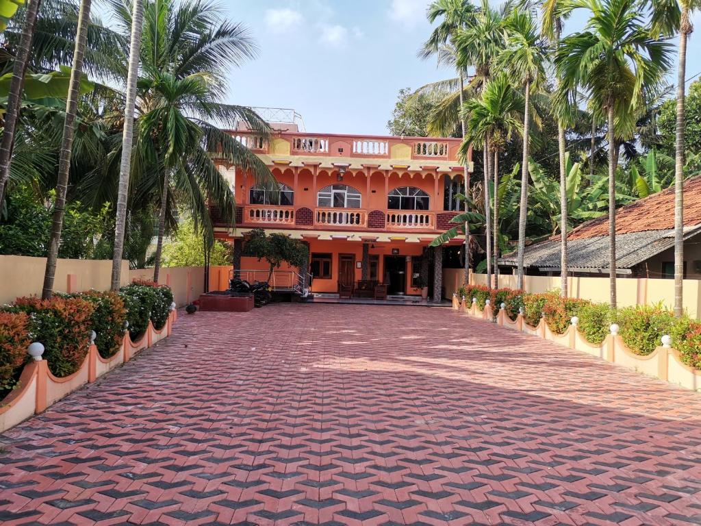 Nallur Holidays Inn room 4