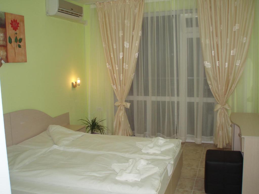 Niki Guest House room 1