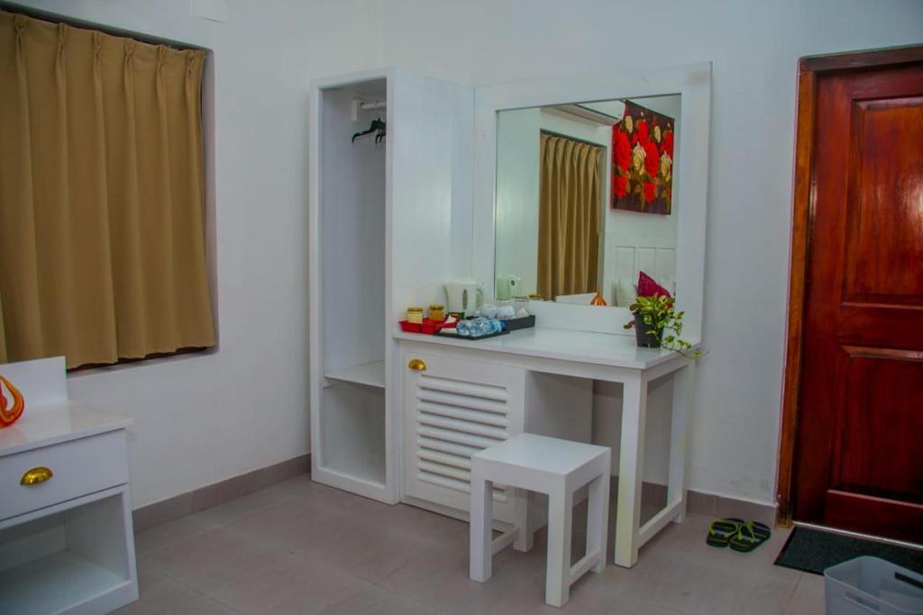 Niwahana Transit City Hotel room 2