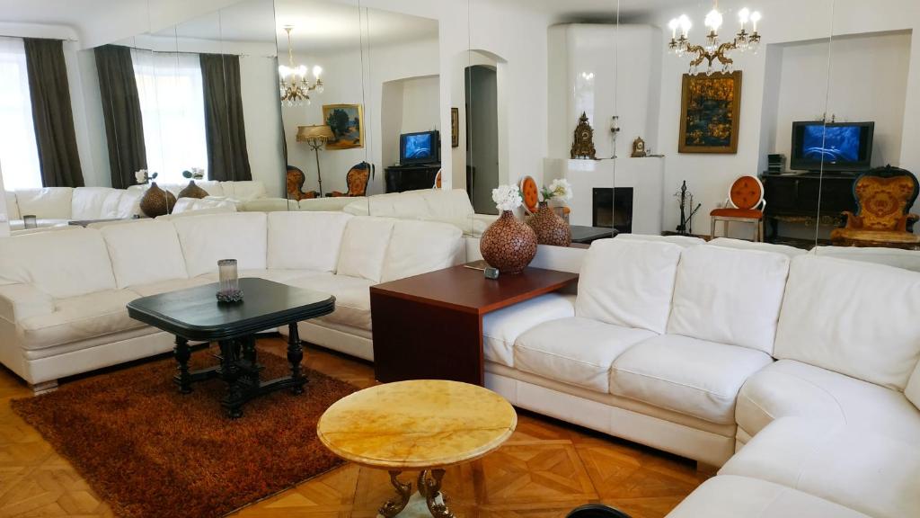Old Town Charm room 2