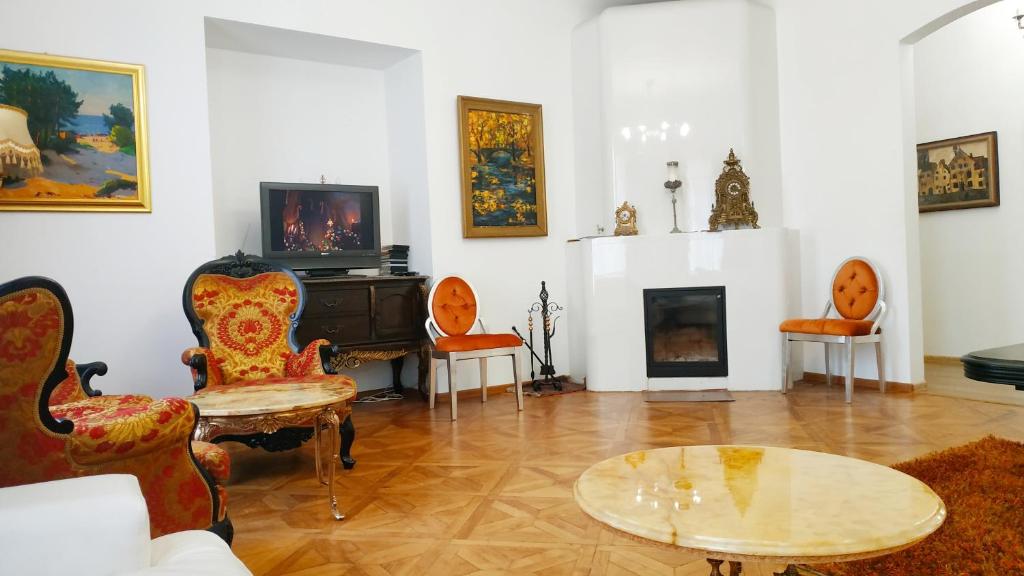 Old Town Charm room 5