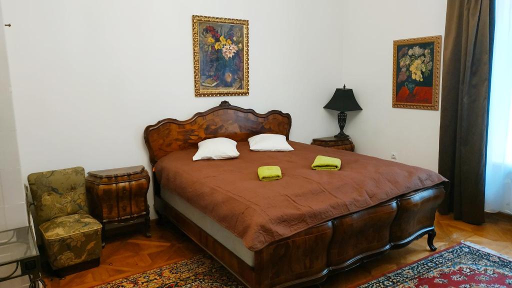 Old Town Charm room 6
