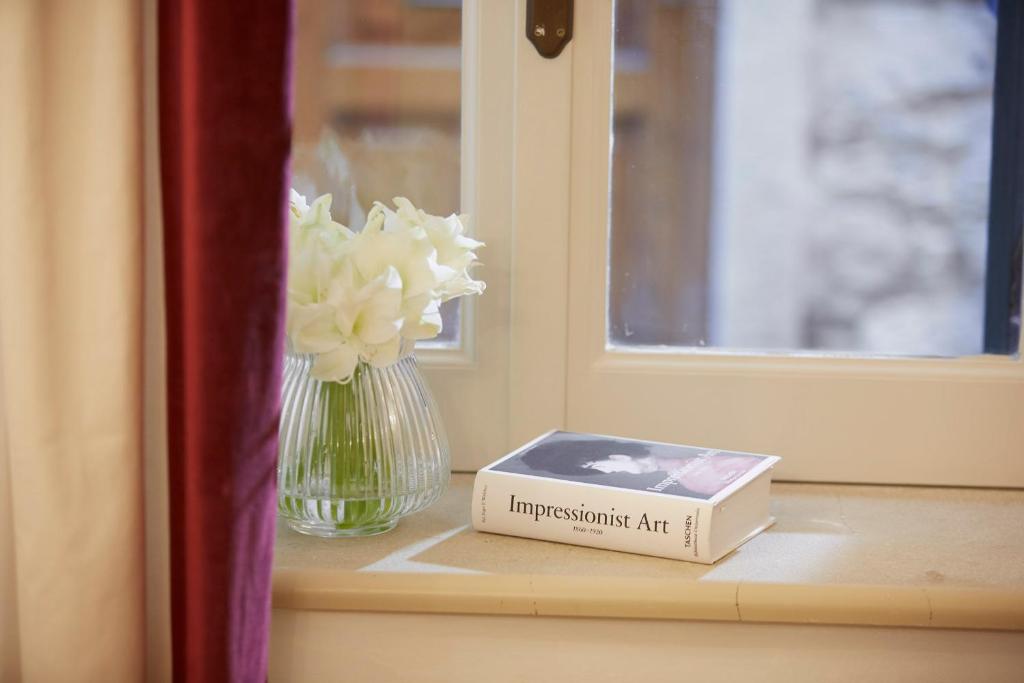 Old Town Luxury Suites Lady room 4