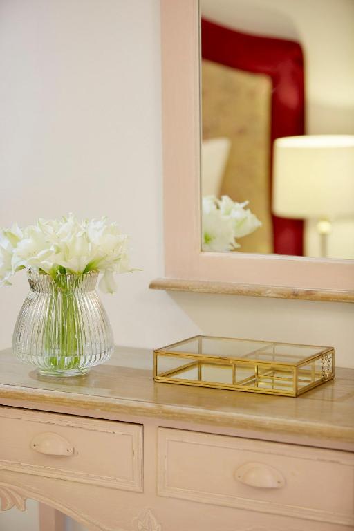 Old Town Luxury Suites Lady room 6