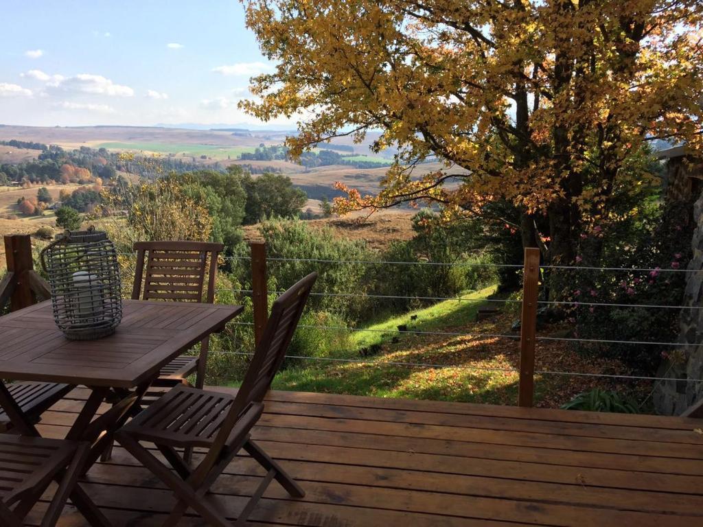 Over The Edge Cottage room 2