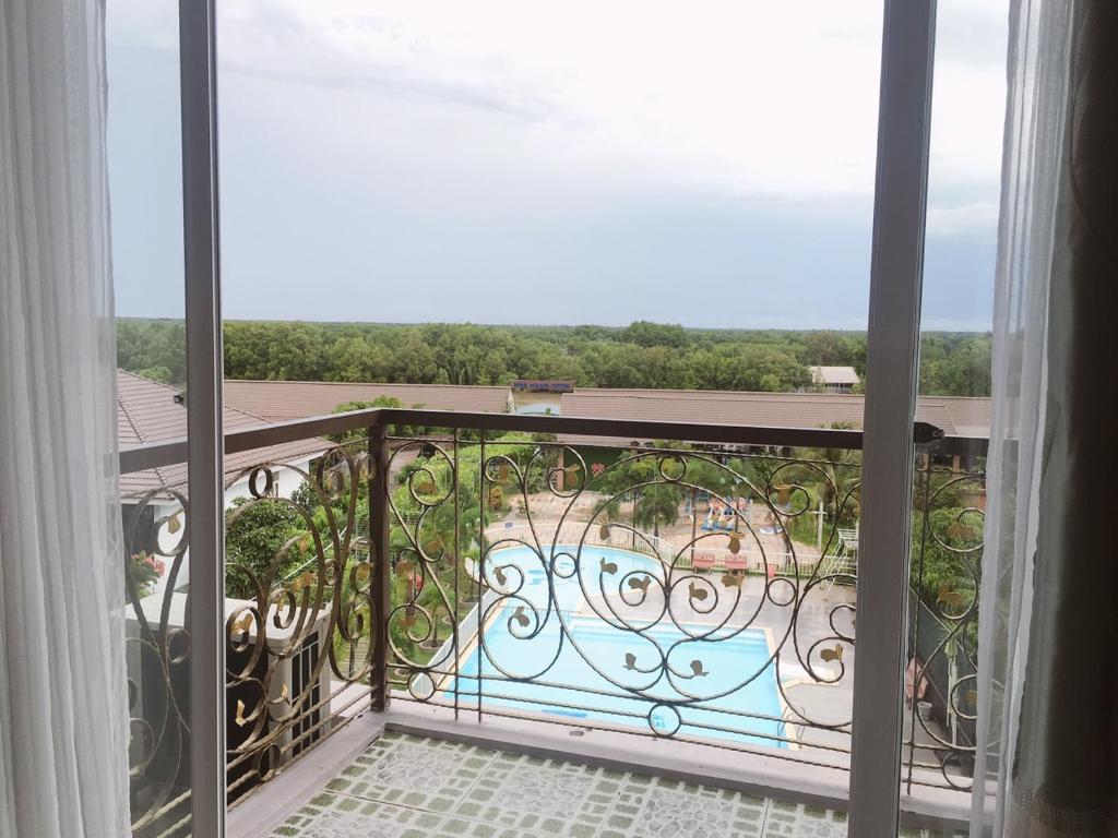 Ozon Hotel room 4