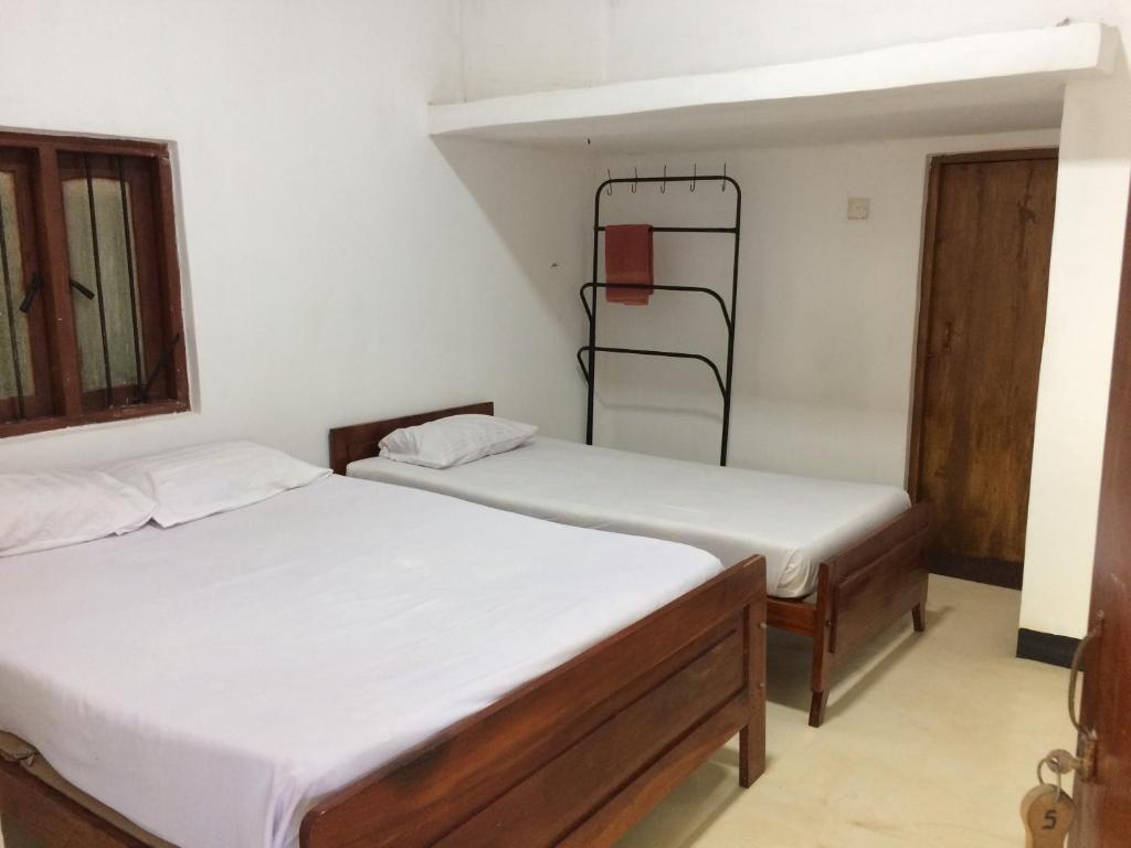 Pabasara Holiday Inn room 1