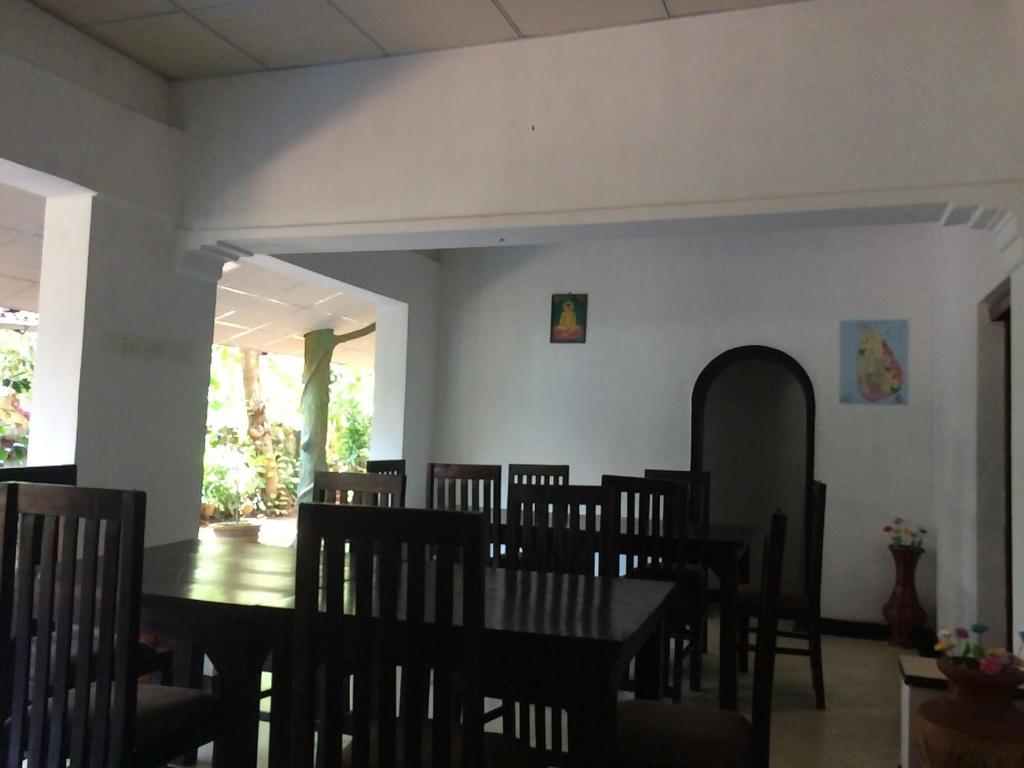 Pabasara Holiday Inn room 2