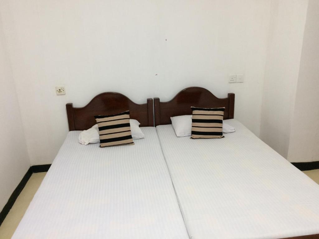 Pabasara Holiday Inn room 5