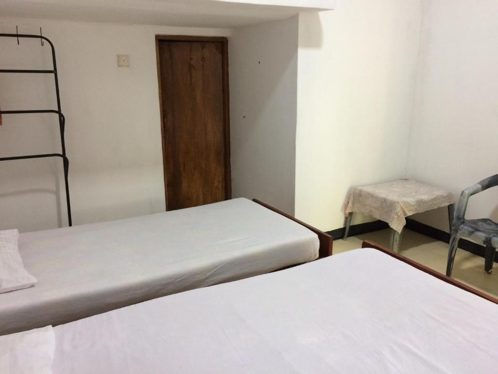 Pabasara Holiday Inn room 6