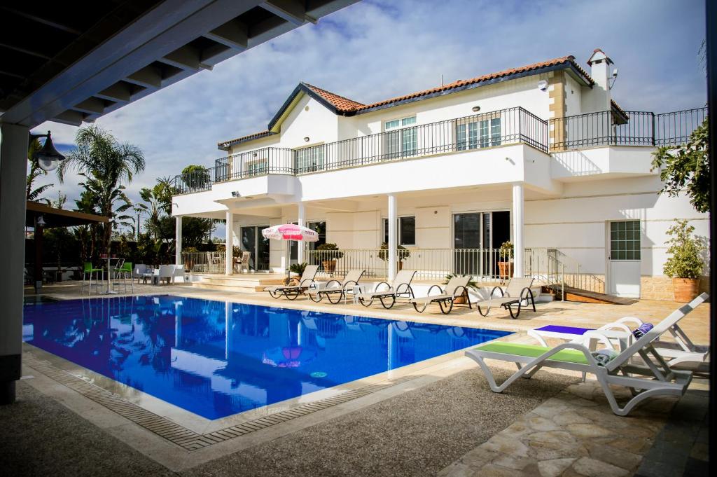 Papas Family Villa room 1