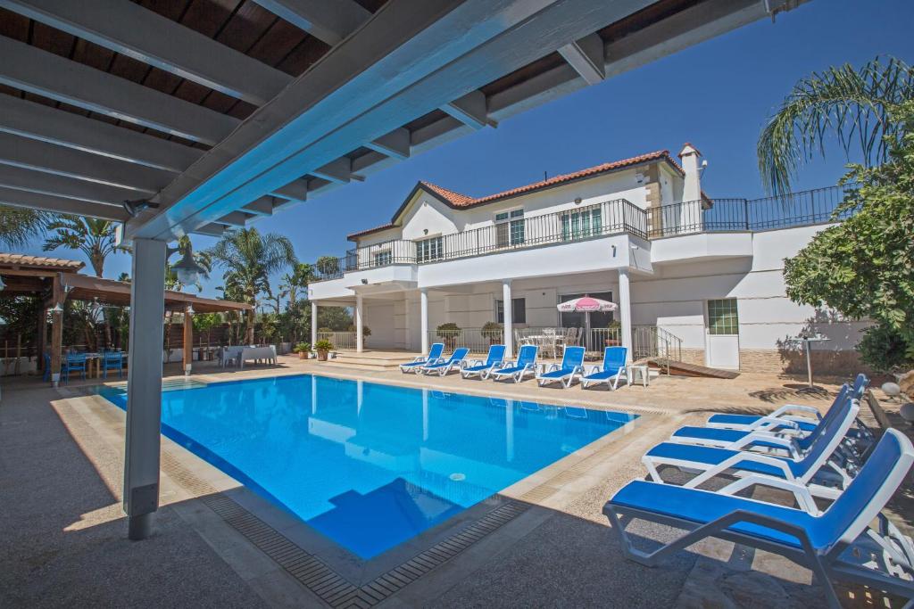 Papas Family Villa room 3