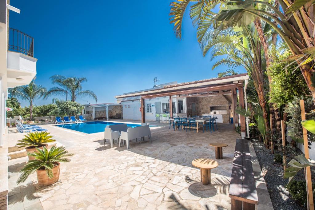 Papas Family Villa room 5