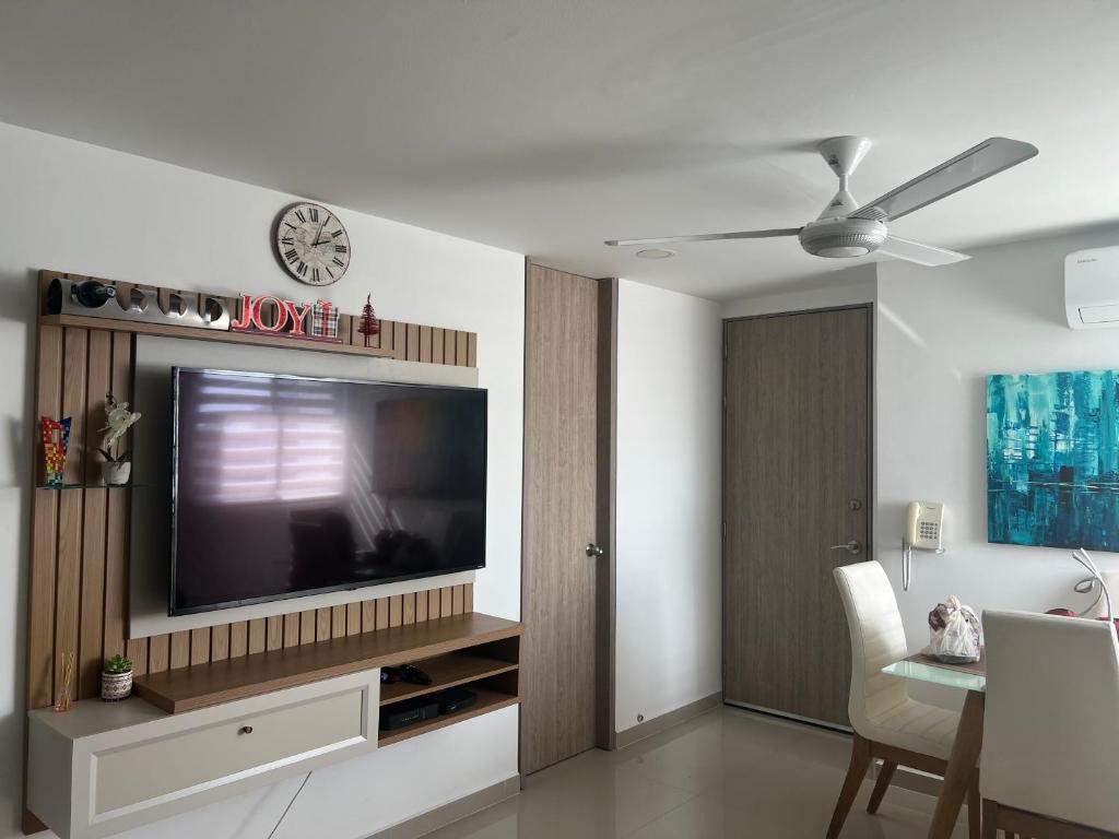 Park 83 room 1