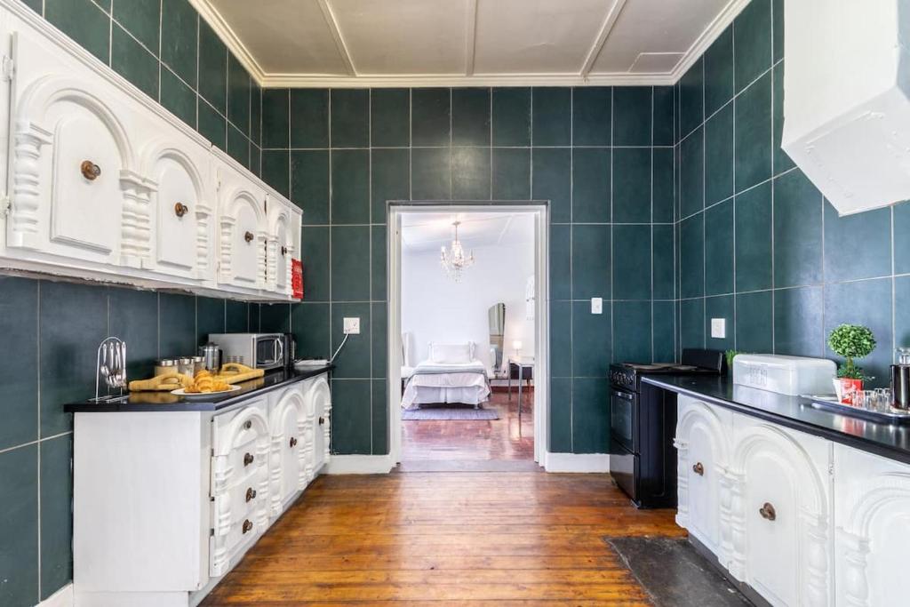 Parthenon Mansion room 2