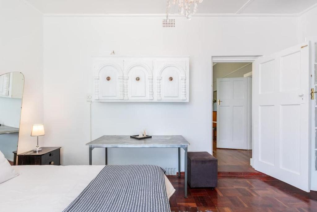 Parthenon Mansion room 4