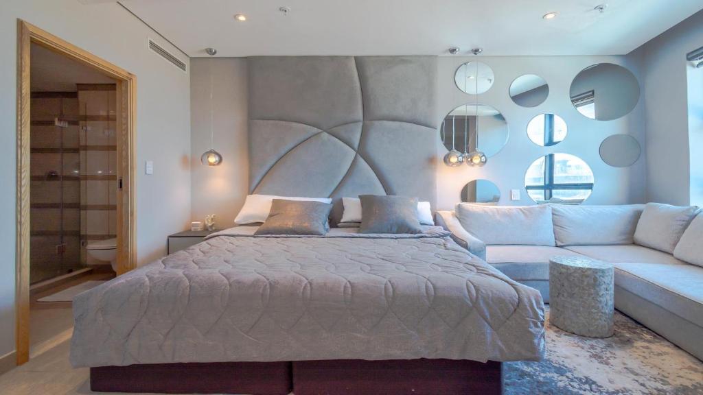 Pearls Lux room 5