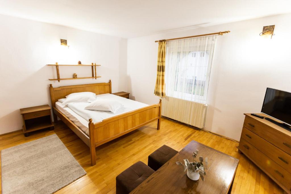 Pensiunea Ionela room 1