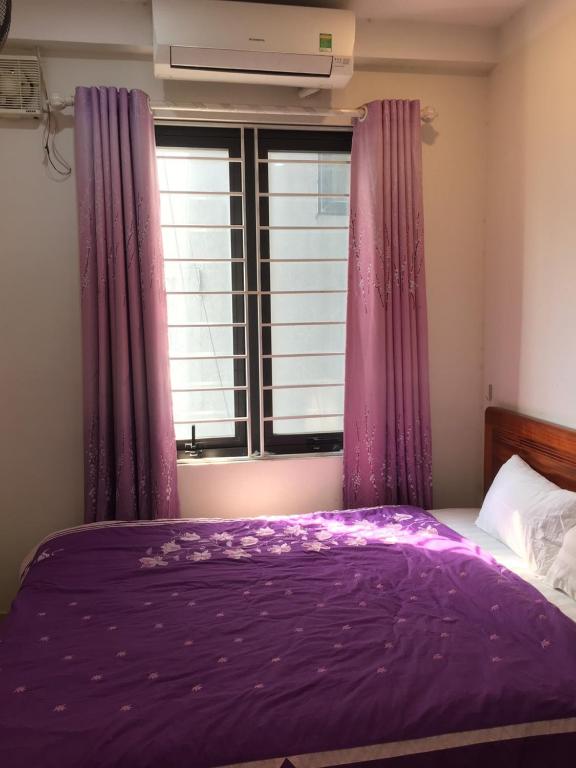 Phòng đơn có cửa sổ thoáng mát khép kín room 1