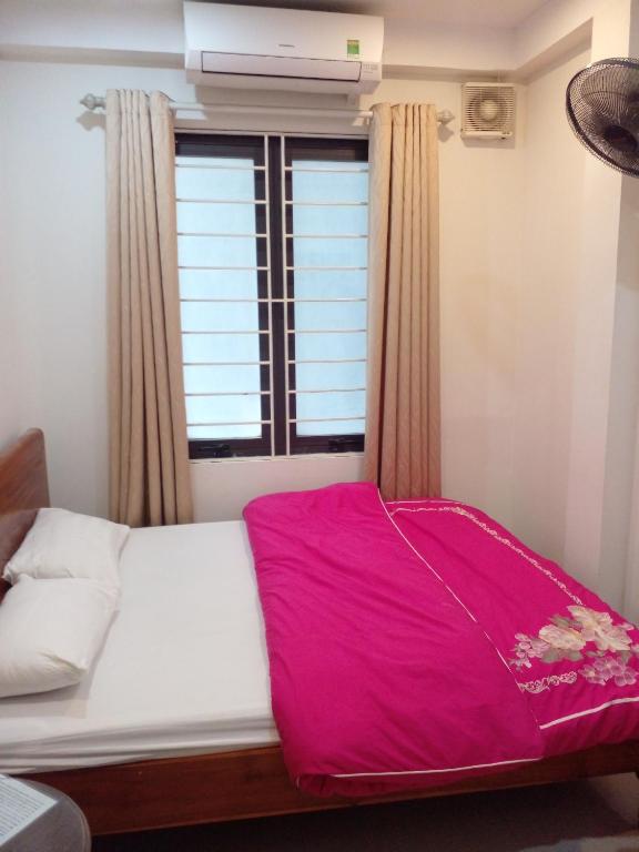Phòng đơn có cửa sổ thoáng mát khép kín room 2
