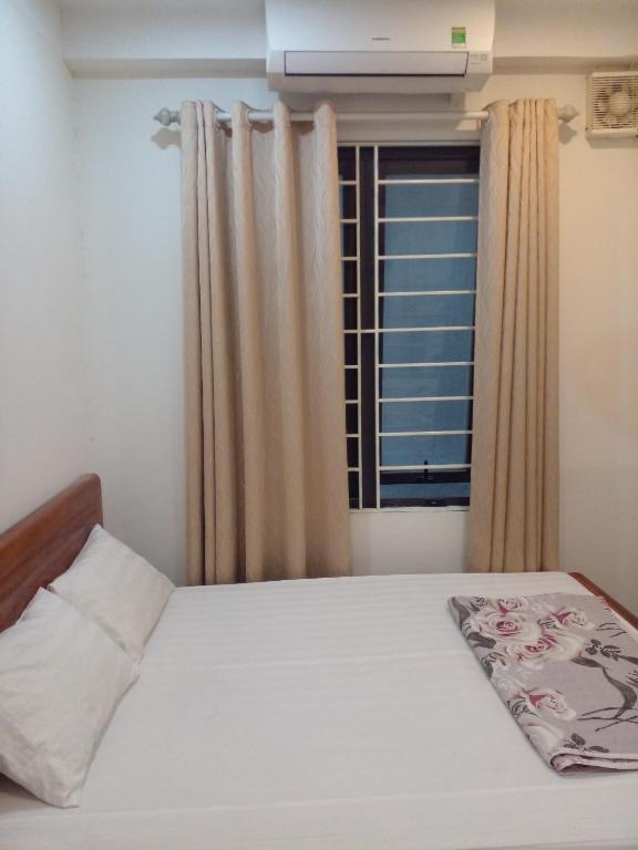 Phòng đơn có cửa sổ thoáng mát khép kín room 4