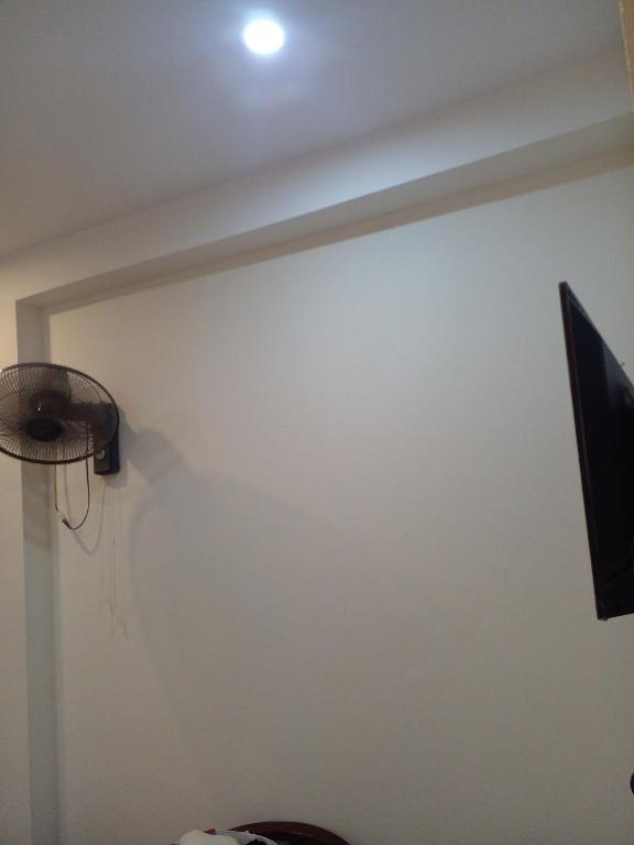 Phòng đơn có cửa sổ thoáng mát khép kín room 6