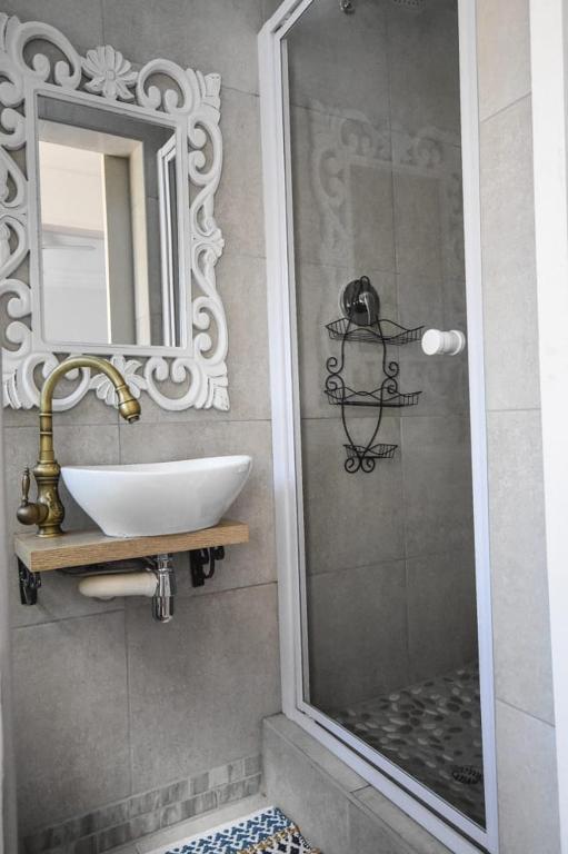 Pont De Fleur room 6