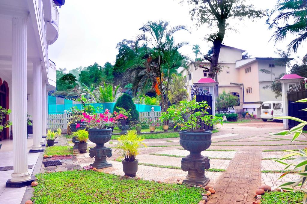 Power Zone Guest Inn room 5