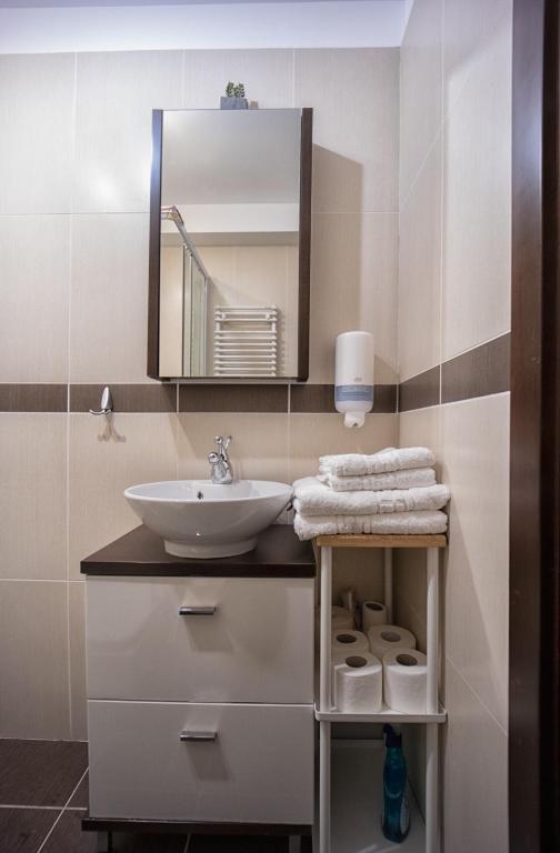 Predeal Fine Apartament Clabucet room 4