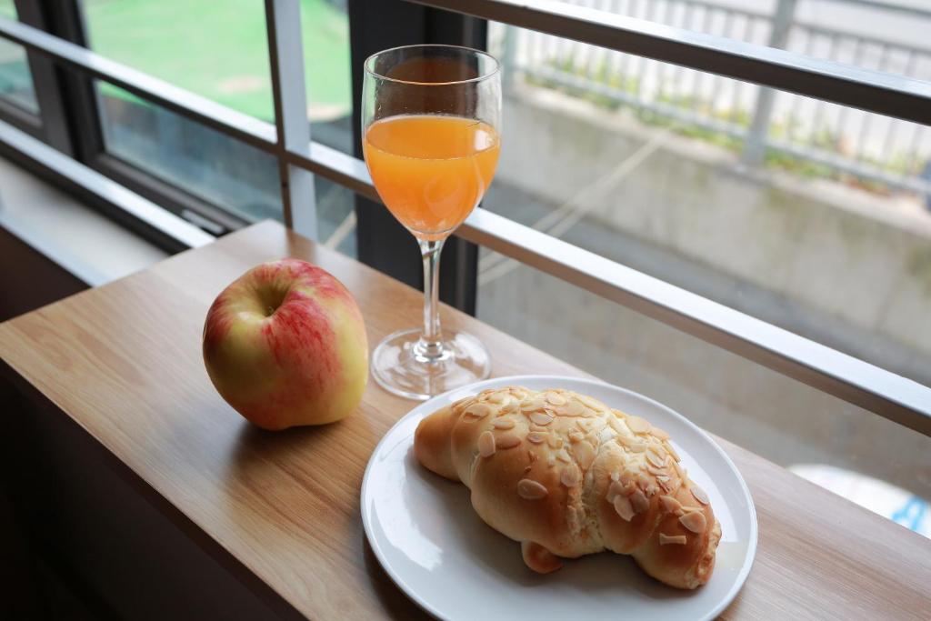 Pretty White House room 3