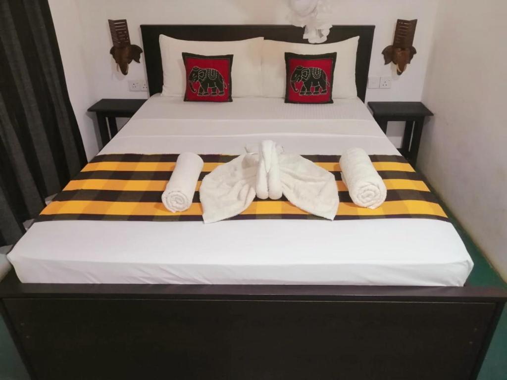 Priya HomeStay Kandalama room 2