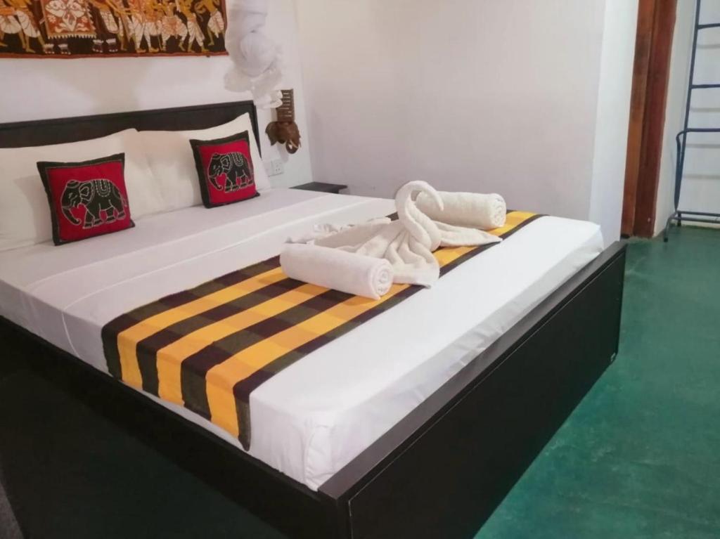 Priya HomeStay Kandalama room 3